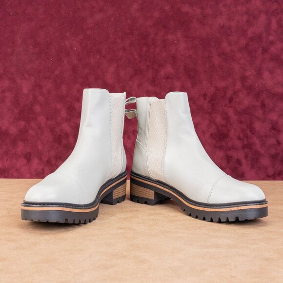 Journee Collection Women Vegan Offwhite Leather Chelsea Ankle Fashion Boots sz 9 - Picture 2 of 8